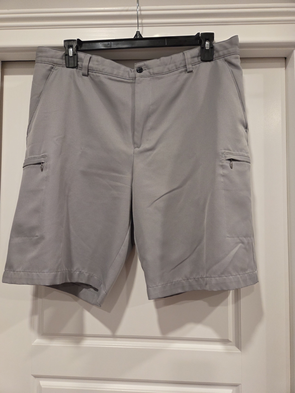 Izod Men's Light Gray Hybrid Cargo Shorts